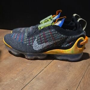 Nike VAPORMAX Woman's Gray, Orange, Multicolor Shoes